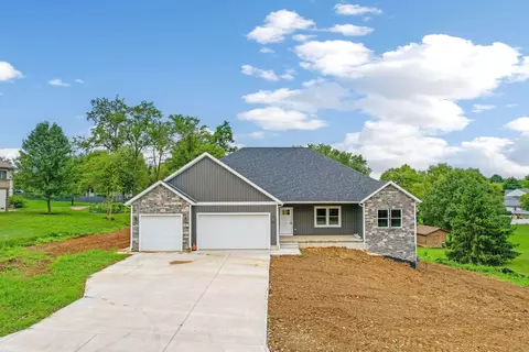 301 River Oaks Dr, Heath, OH 43056