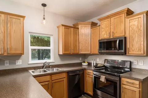 Kitchen - 978 Vanwert Loop, Blacklick, OH 43004 photo 3 of 5