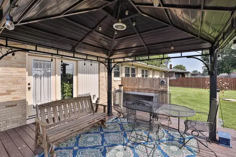 Exterior - 2536 S Burnett Rd, Springfield, OH 45505 photo 3 of 11