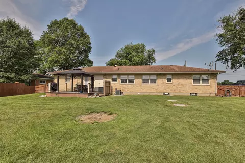 Exterior - 2536 S Burnett Rd, Springfield, OH 45505 photo 8 of 11