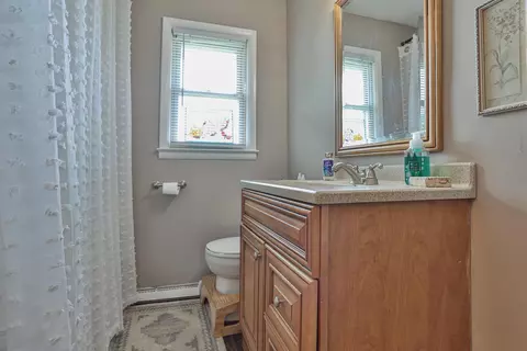 Bath - 2536 S Burnett Rd, Springfield, OH 45505 photo 1 of 2