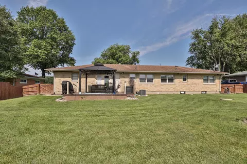 Exterior - 2536 S Burnett Rd, Springfield, OH 45505 photo 9 of 11