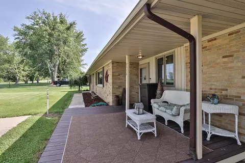 Exterior - 2536 S Burnett Rd, Springfield, OH 45505 photo 10 of 11