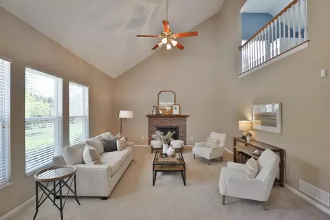 Living - 8080 Townsend Rd, Dublin, OH 43016 photo 4 of 5