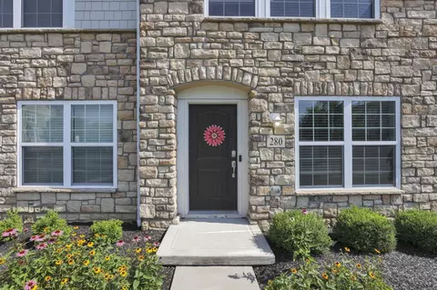 280 Autumn Ridge Cir, Pickerington, OH 43147