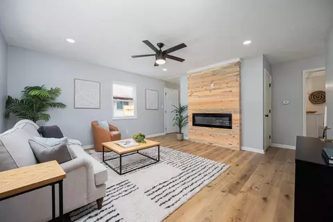 Living - 800 S Hampton Rd, Columbus, OH 43227 photo 1 of 2