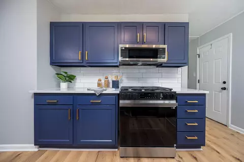 Kitchen - 800 S Hampton Rd, Columbus, OH 43227 photo 4 of 5