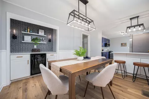 Dining - 800 S Hampton Rd, Columbus, OH 43227 photo 2 of 2
