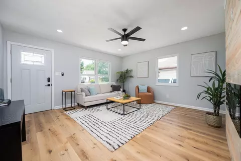 Living - 800 S Hampton Rd, Columbus, OH 43227 photo 2 of 2