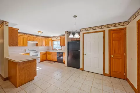 Kitchen - 768 Barks Rd E, Marion, OH 43302 photo 5 of 5