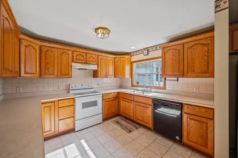 Kitchen - 768 Barks Rd E, Marion, OH 43302 photo 1 of 5