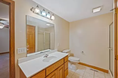 Bath - 768 Barks Rd E, Marion, OH 43302 photo 1 of 4