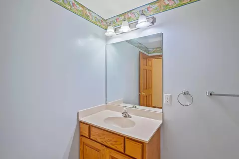 Bath - 768 Barks Rd E, Marion, OH 43302 photo 3 of 4