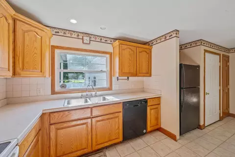 Kitchen - 768 Barks Rd E, Marion, OH 43302 photo 2 of 5