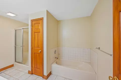 Bath - 768 Barks Rd E, Marion, OH 43302 photo 2 of 4