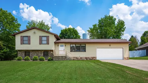 6810 Dillon Hills Dr, Nashport, OH 43830