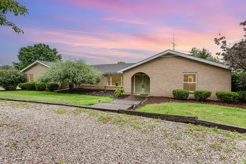 18348 Hall Dr, Mount Vernon, OH 43050