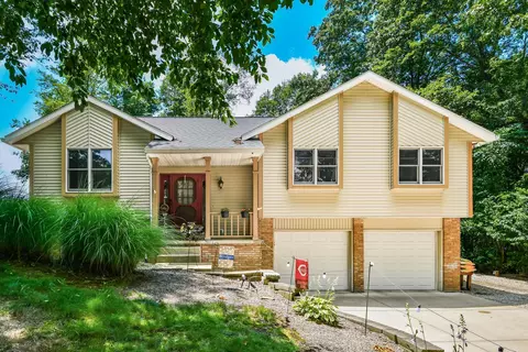 3182 Hiawatha Dr, Zanesville, OH 43701