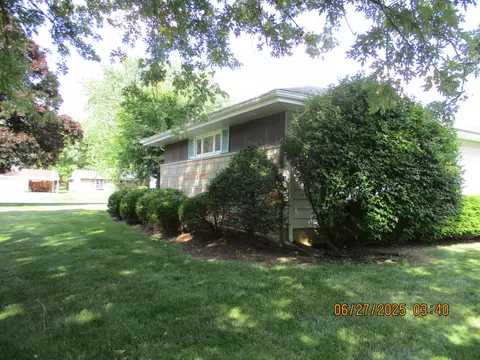 Exterior - 384 Normandy Dr, Marion, OH 43302 photo 7 of 10