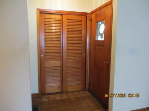 Entry Way - 384 Normandy Dr, Marion, OH 43302 photo 1 of 2