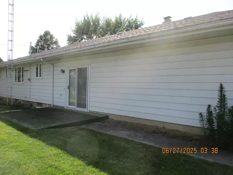 Exterior - 384 Normandy Dr, Marion, OH 43302 photo 5 of 10