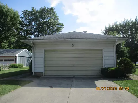Exterior - 384 Normandy Dr, Marion, OH 43302 photo 3 of 10