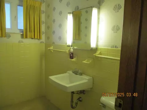Bath - 384 Normandy Dr, Marion, OH 43302 photo 2 of 2