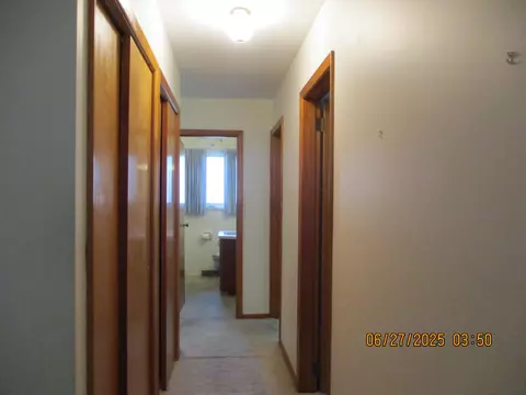 Entry Way - 384 Normandy Dr, Marion, OH 43302 photo 2 of 2