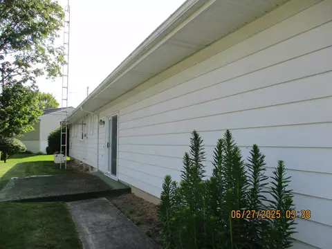Exterior - 384 Normandy Dr, Marion, OH 43302 photo 4 of 10