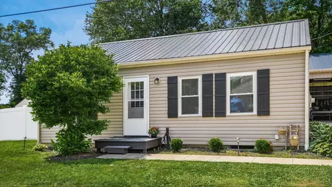 104 Sunset Dr, Hebron, OH 43025
