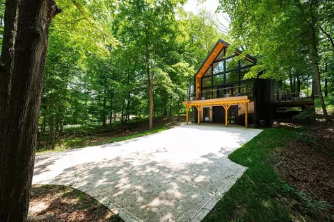 586 Crabapple Dr, Howard, OH 43028