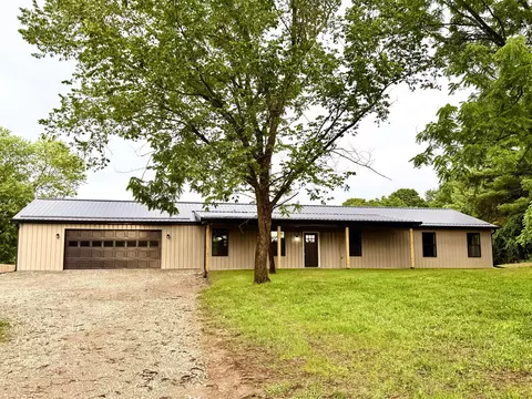 2430 W Point Rd SE, Lancaster, OH 43130