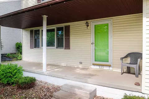 925 Tamarack Dr, Willard, OH 44890 photo 2