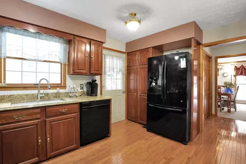 Kitchen - 519 Forestview Ct, Circleville, OH 43113 photo 2 of 3