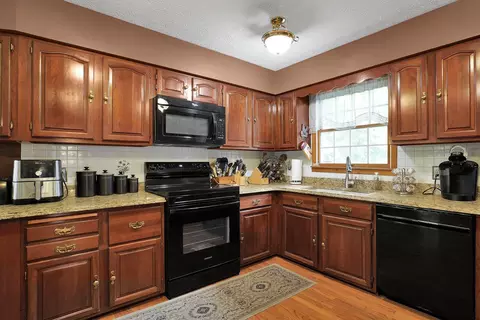 Kitchen - 519 Forestview Ct, Circleville, OH 43113 photo 3 of 3