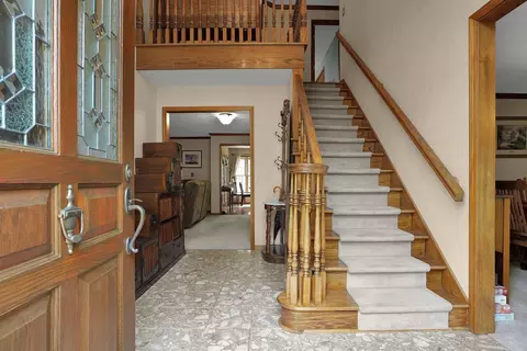 Entry Way - 519 Forestview Ct, Circleville, OH 43113 photo 1 of 4