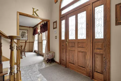Entry Way - 519 Forestview Ct, Circleville, OH 43113 photo 2 of 4