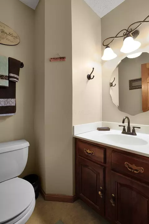 Bath - 519 Forestview Ct, Circleville, OH 43113 photo 1 of 5