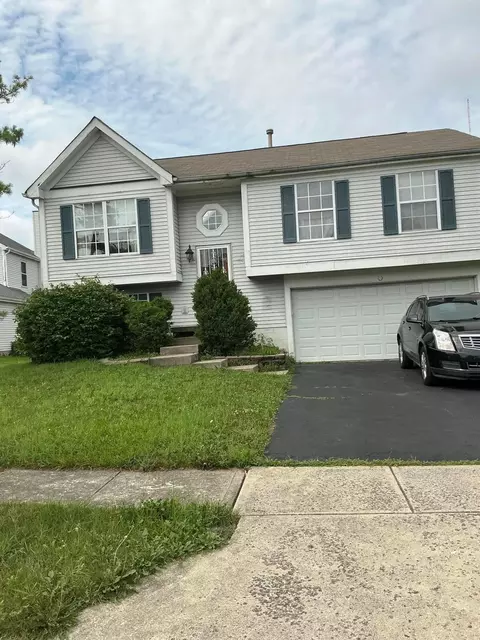 2415 Kittrel Ct, Grove City, OH 43123