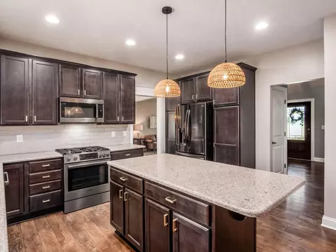 Kitchen - 7903 Dellinger Rd, Galloway, OH 43119 photo 6 of 9