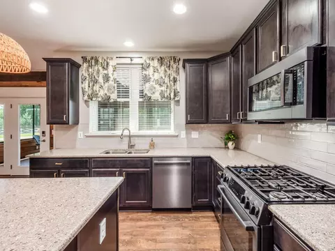 Kitchen - 7903 Dellinger Rd, Galloway, OH 43119 photo 2 of 9