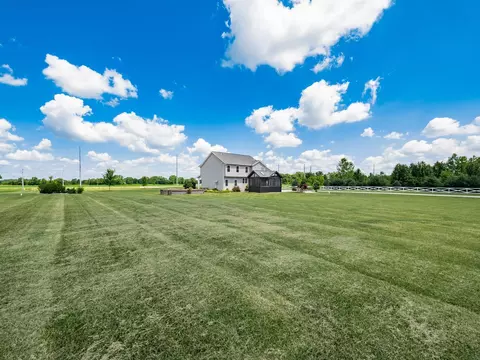 Exterior - 7903 Dellinger Rd, Galloway, OH 43119 photo 14 of 20