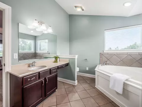 Bath - 7903 Dellinger Rd, Galloway, OH 43119 photo 2 of 6
