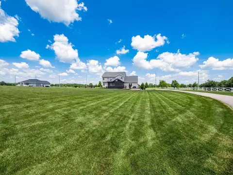 Exterior - 7903 Dellinger Rd, Galloway, OH 43119 photo 15 of 20