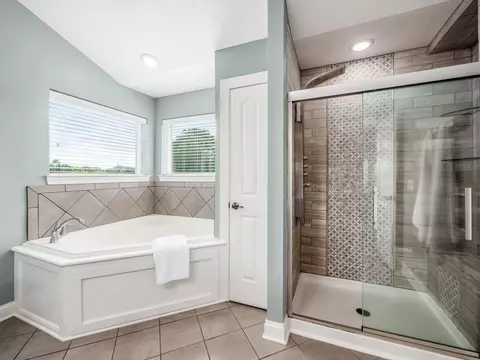 Bath - 7903 Dellinger Rd, Galloway, OH 43119 photo 3 of 6
