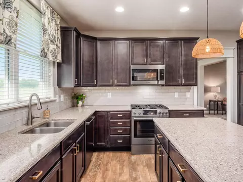 Kitchen - 7903 Dellinger Rd, Galloway, OH 43119 photo 5 of 9