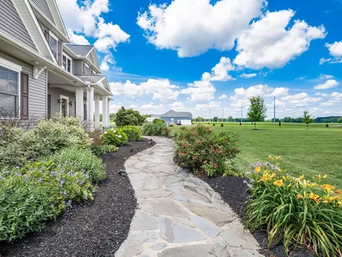 Exterior - 7903 Dellinger Rd, Galloway, OH 43119 photo 9 of 20