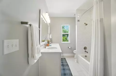 Bath - 1068 Edgehill Rd, Columbus, OH 43212 photo 7 of 13