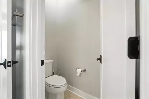 Bath - 1068 Edgehill Rd, Columbus, OH 43212 photo 6 of 13