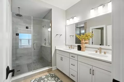 Bath - 1068 Edgehill Rd, Columbus, OH 43212 photo 2 of 13